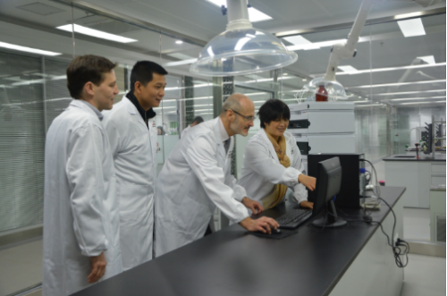 集團公司專家組核心成員法國瑪麗·普拉特(Marie Pratt)研究所多米尼克先生(Dominique Monclus)在園區(qū)研發(fā)中心組織專場技術(shù)培訓(xùn)